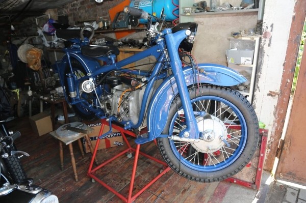 «По фотографиям сделал станок для оплётки тросов». Белорус показал реставрированный мотоцикл М-72Н 1958 г. в. «По фотографиям сделал станок для оплётки тросов». Белорус показал реставрированный мотоцикл М-72Н 1958 г. в.