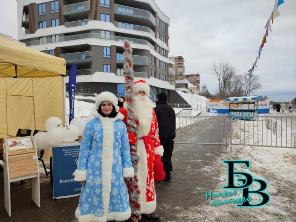 Второй зимний фестиваль «Брэсцкія забавы» проходит на набережной реки Мухавец Второй зимний фестиваль «Брэсцкія забавы» проходит на набережной реки Мухавец