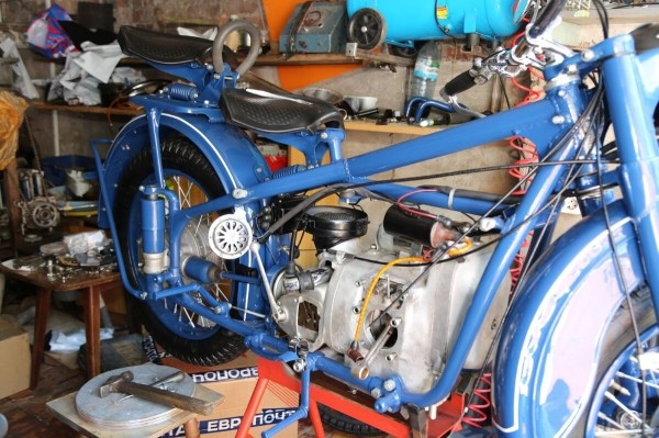 «По фотографиям сделал станок для оплётки тросов». Белорус показал реставрированный мотоцикл М-72Н 1958 г. в. «По фотографиям сделал станок для оплётки тросов». Белорус показал реставрированный мотоцикл М-72Н 1958 г. в.