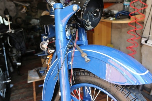 «По фотографиям сделал станок для оплётки тросов». Белорус показал реставрированный мотоцикл М-72Н 1958 г. в. «По фотографиям сделал станок для оплётки тросов». Белорус показал реставрированный мотоцикл М-72Н 1958 г. в.