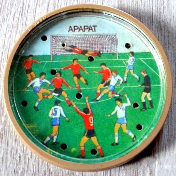 20 вещей родом из СССР, которые введут современных подростков в замешательство