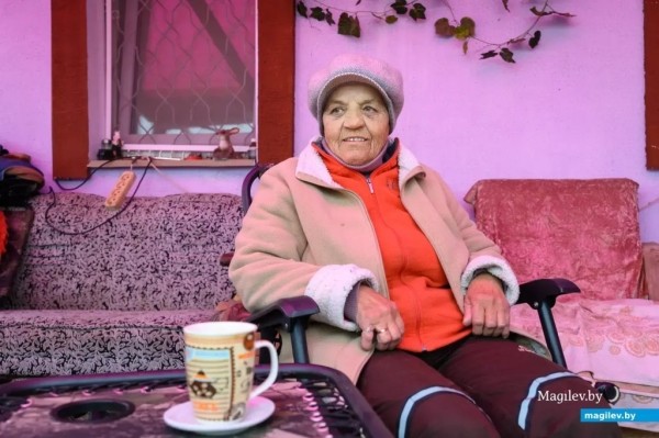 Как 75-летняя белоруска пережила клиническую смерть, потеряла дом при пожаре, ослепла, но сохранила оптимизм Как 75-летняя белоруска пережила клиническую смерть, потеряла дом при пожаре, ослепла, но сохранила оптимизм