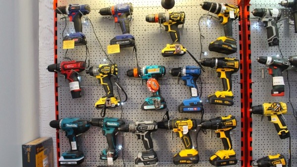 23 февраля близко! Надежным мужчинам дарите надежные инструменты в магазинах «АмайзТрейд» в Бресте