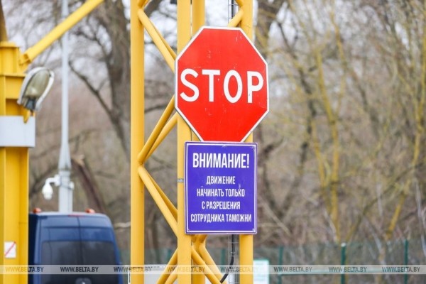 Таможенный пост «Варшавский мост» за сутки пересекают около 2 тыс. легковушек и 180 автобусов Таможенный пост «Варшавский мост» за сутки пересекают около 2 тыс. легковушек и 180 автобусов