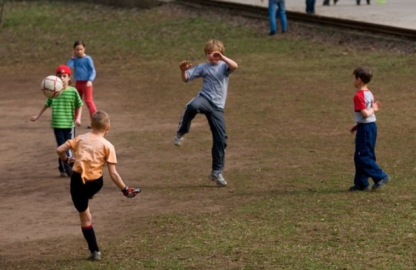 Детство без гаджетов: рассказываем о забытых играх советских дворов Детство без гаджетов: рассказываем о забытых играх советских дворов