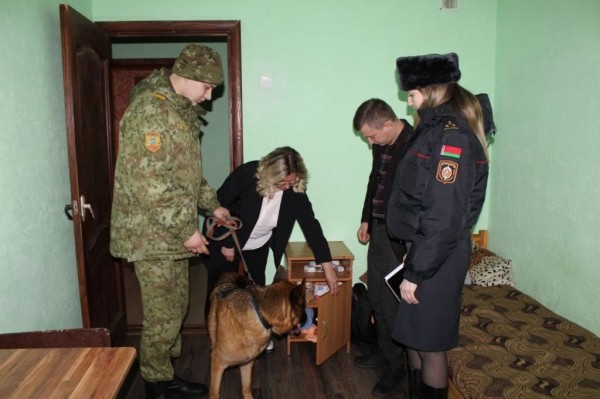 Рейд со служебной собакой в общежитии аграрного колледжа в Малорите