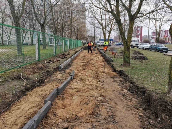 В Бресте обустраивают пешеходные дорожки по улицам Орловской и Заречной