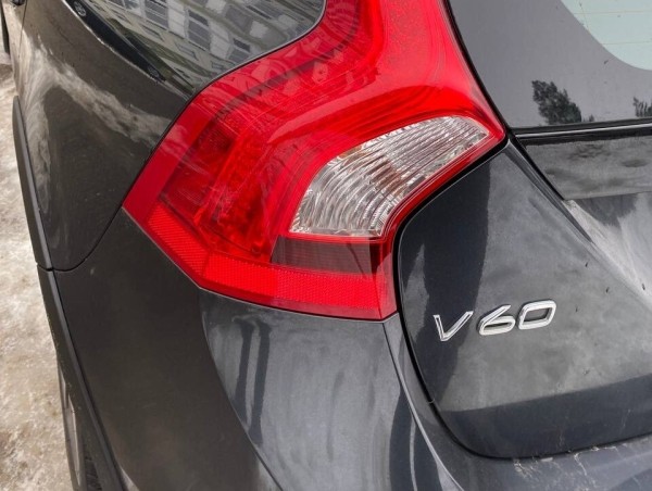 Белорусы поверили в красивую сказку и купили Volvo V60 со скрученным пробегом Белорусы поверили в красивую сказку и купили Volvo V60 со скрученным пробегом