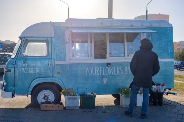 Белорус рассказал, сколько можно заработать на цветах 8 марта