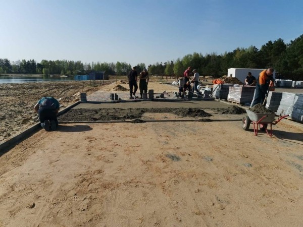 Продолжаются работы в зоне отдыха на Красном дворе в Бресте Продолжаются работы в зоне отдыха на Красном дворе в Бресте