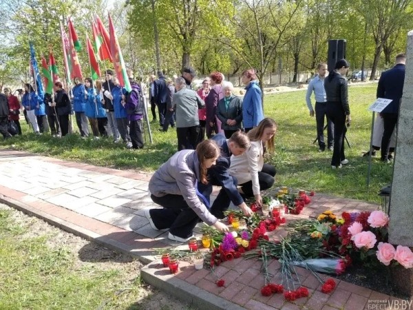 В Бресте почтили память узников концлагерей В Бресте почтили память узников концлагерей