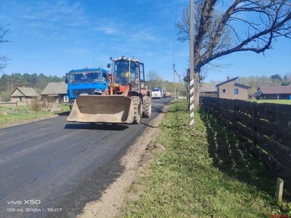 Новый асфальт в деревне Богуславка Малоритского района уложили за три дня Новый асфальт в деревне Богуславка Малоритского района уложили за три дня