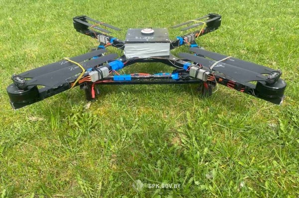 Пограничники обнаружили беспилотник вблизи границы с Литвой. Задержаны трое белорусов Пограничники обнаружили беспилотник вблизи границы с Литвой. Задержаны трое белорусов