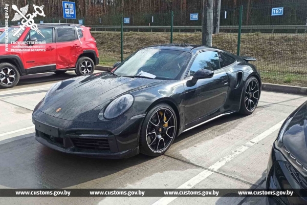 Porsche 911 пытались ввезти в Беларусь по заниженной в два раза стоимости Porsche 911 пытались ввезти в Беларусь по заниженной в два раза стоимости