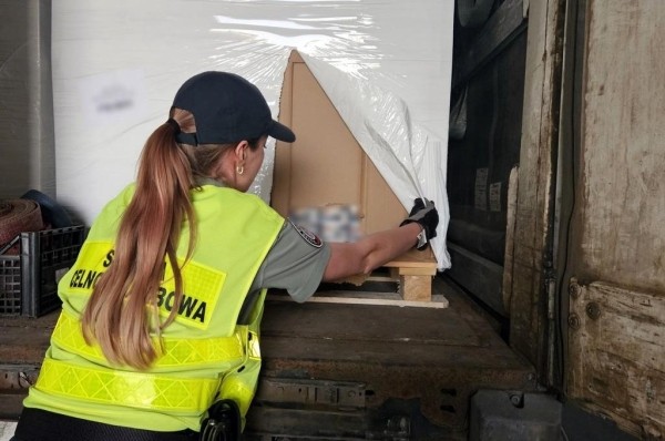 Контрабандные белорусские сигареты на $3,4 млн задержали в Польше Контрабандные белорусские сигареты на $3,4 млн задержали в Польше