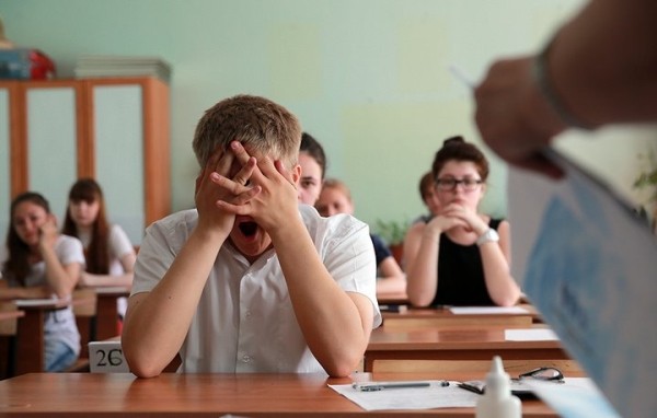 Минобр: выпускники профильных классов смогут поступить в вуз без ЦЭ и ЦТ