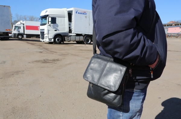 «Я дальнобойщик с хорошей зарплатой!» Водителю большегруза не одобряют льготный кредит на Geely. Почему? «Я дальнобойщик с хорошей зарплатой!» Водителю большегруза не одобряют льготный кредит на Geely. Почему?