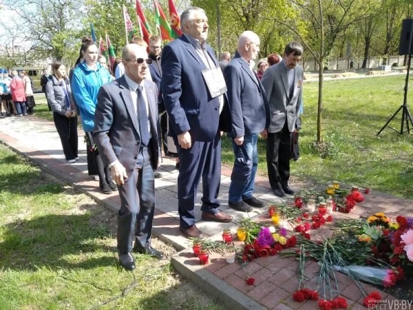 В Бресте почтили память узников концлагерей В Бресте почтили память узников концлагерей