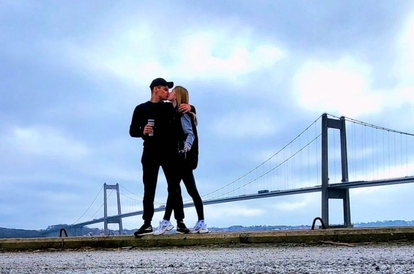 «За езду на чужом чипе штраф — 500 евро». Белоруска ушла из офиса и вместе с мужем работает на фуре