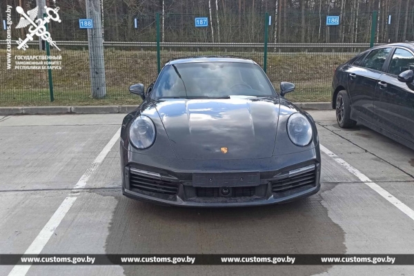 Porsche 911 пытались ввезти в Беларусь по заниженной в два раза стоимости Porsche 911 пытались ввезти в Беларусь по заниженной в два раза стоимости