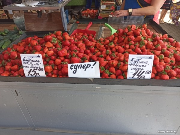 Брестская клубника на Комаровке в Минске. Что по цене? Брестская клубника на Комаровке в Минске. Что по цене?