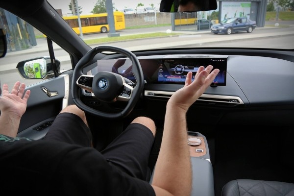 Белорусская фирма купила BMW iX и устала чинить авто. Дилер: «Подтверждения каких-либо неисправностей нет» Белорусская фирма купила BMW iX и устала чинить авто. Дилер: «Подтверждения каких-либо неисправностей нет»