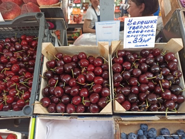 Брестская клубника на Комаровке в Минске. Что по цене? Брестская клубника на Комаровке в Минске. Что по цене?