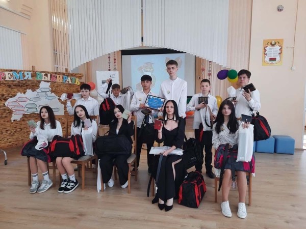 В Дивинском детском доме провели выпускников — 11 воспитанников теперь будут строить свою жизнь самостоятельно В Дивинском детском доме провели выпускников — 11 воспитанников теперь будут строить свою жизнь самостоятельно