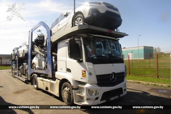 В Беларусь въезжали три автовоза б/у легковушек. Чем они привлекли внимание таможни? В Беларусь въезжали три автовоза б/у легковушек. Чем они привлекли внимание таможни?