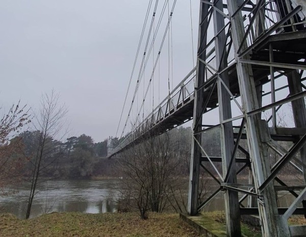 В Беларуси разберут самый длинный «висящий» пешеходный мост В Беларуси разберут самый длинный «висящий» пешеходный мост