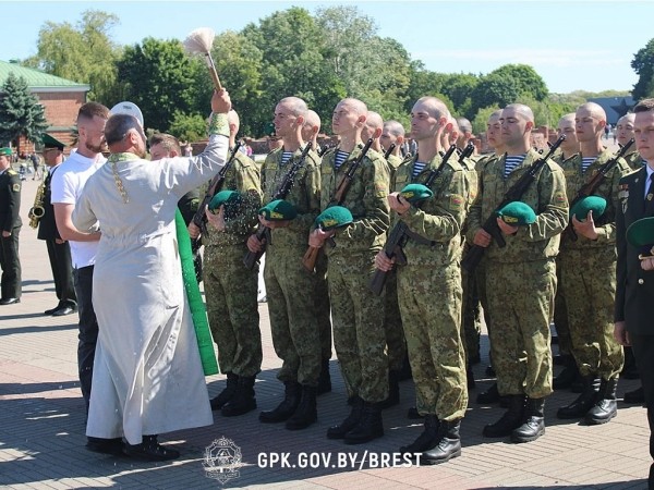 В Брестской крепости приняли присягу более 200 пограничников В Брестской крепости приняли присягу более 200 пограничников