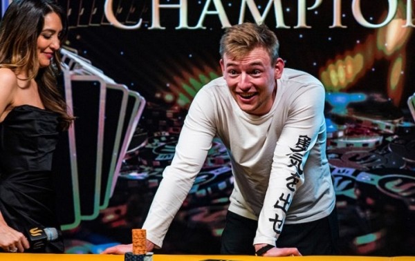 Белорус выиграл в покер 1 349 000 долларов