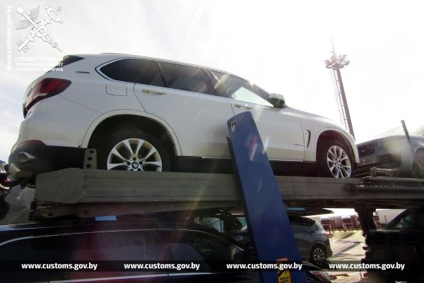 В Беларусь въезжали три автовоза б/у легковушек. Чем они привлекли внимание таможни? В Беларусь въезжали три автовоза б/у легковушек. Чем они привлекли внимание таможни?