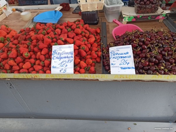 Брестская клубника на Комаровке в Минске. Что по цене? Брестская клубника на Комаровке в Минске. Что по цене?