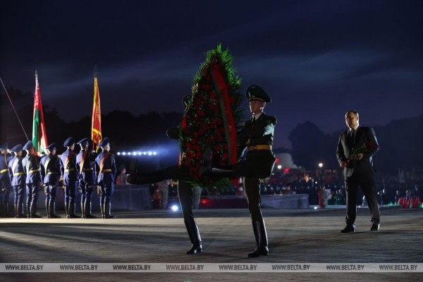 Около 20 тыс. человек стали участниками митинга-реквиема в Брестской крепости Около 20 тыс. человек стали участниками митинга-реквиема в Брестской крепости