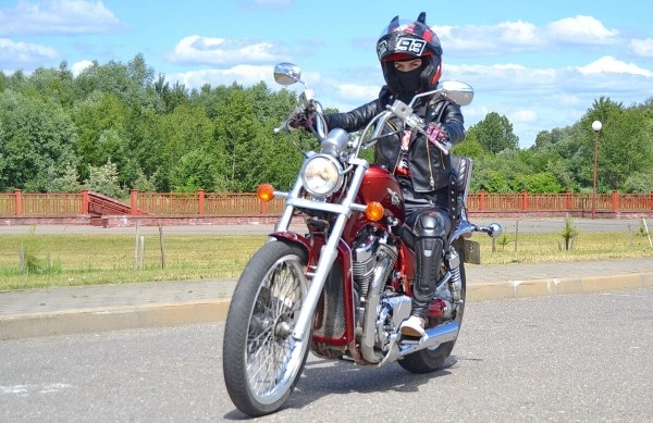 Девушка из Кобрина рассказала о своём Suzuki Intruder VS800 Девушка из Кобрина рассказала о своём Suzuki Intruder VS800
