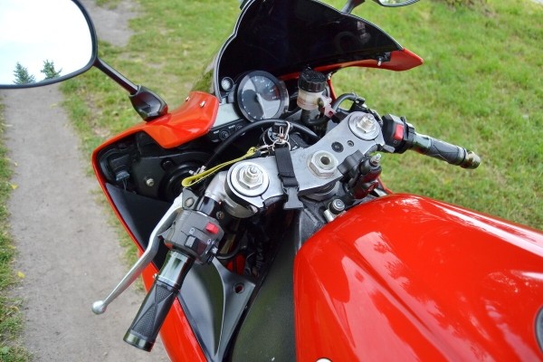 «Его многие боятся!» Многодетная мама рассекает на «суперспорте» Yamaha YZF-R1 по Бресту «Его многие боятся!» Многодетная мама рассекает на «суперспорте» Yamaha YZF-R1 по Бресту