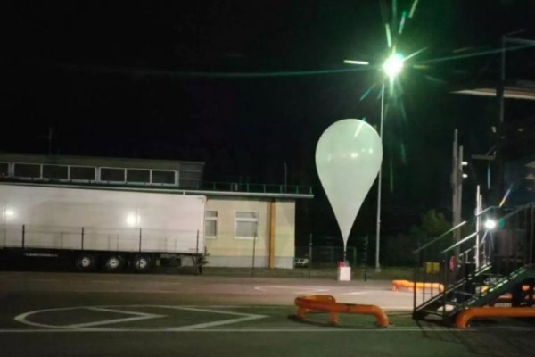 Провал контрабандистов: шар с сигаретами приземлился прямо в пункте пропуска Провал контрабандистов: шар с сигаретами приземлился прямо в пункте пропуска