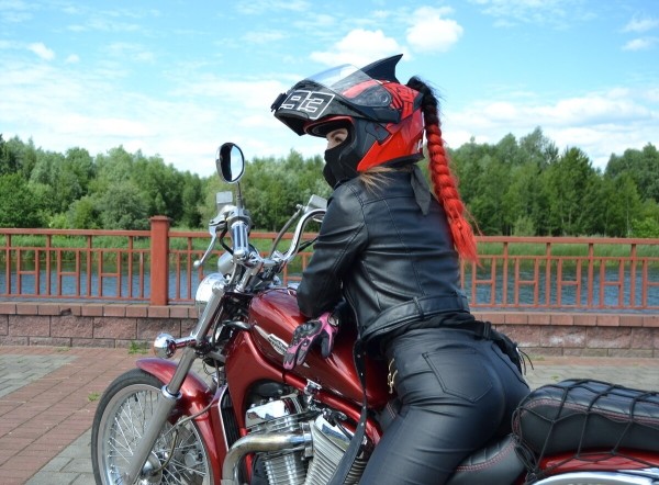 Девушка из Кобрина рассказала о своём Suzuki Intruder VS800 Девушка из Кобрина рассказала о своём Suzuki Intruder VS800