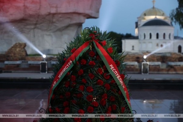 Около 20 тыс. человек стали участниками митинга-реквиема в Брестской крепости Около 20 тыс. человек стали участниками митинга-реквиема в Брестской крепости