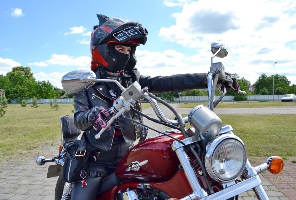 Девушка из Кобрина рассказала о своём Suzuki Intruder VS800 Девушка из Кобрина рассказала о своём Suzuki Intruder VS800