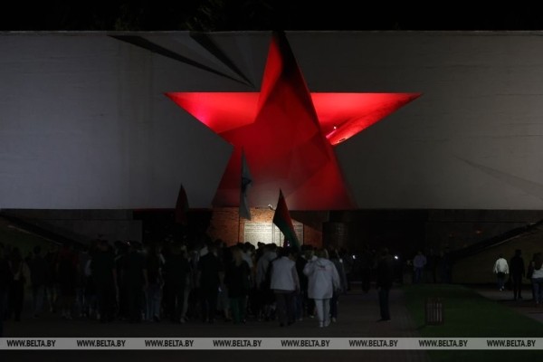 Около 20 тыс. человек стали участниками митинга-реквиема в Брестской крепости Около 20 тыс. человек стали участниками митинга-реквиема в Брестской крепости