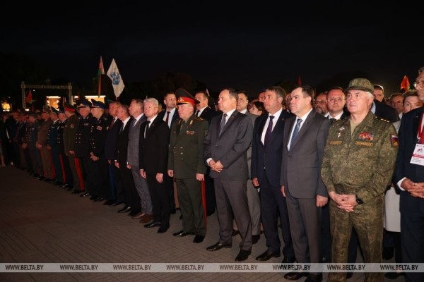 Около 20 тыс. человек стали участниками митинга-реквиема в Брестской крепости Около 20 тыс. человек стали участниками митинга-реквиема в Брестской крепости