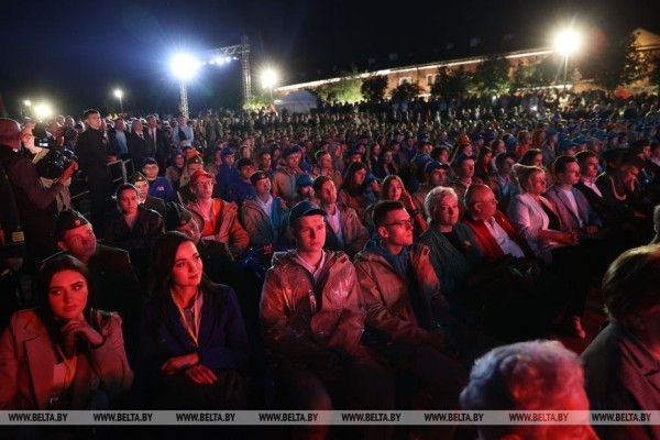 Митинг-реквием «Памяти павших - будьте достойны!» проходит в эти минуты в мемориальном комплексе «Брестская крепость-герой» Митинг-реквием «Памяти павших - будьте достойны!» проходит в эти минуты в мемориальном комплексе «Брестская крепость-герой»