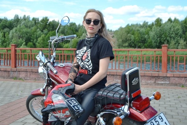Девушка из Кобрина рассказала о своём Suzuki Intruder VS800 Девушка из Кобрина рассказала о своём Suzuki Intruder VS800