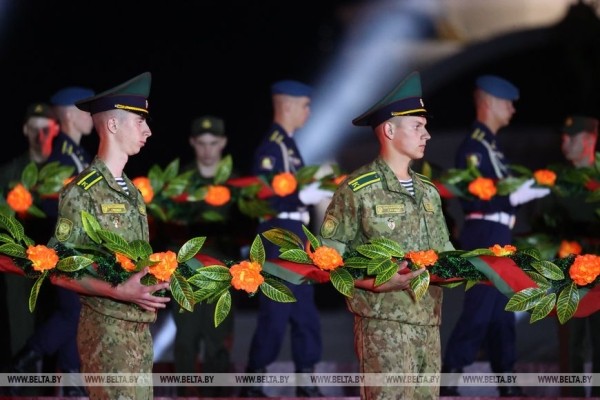 Около 20 тыс. человек стали участниками митинга-реквиема в Брестской крепости Около 20 тыс. человек стали участниками митинга-реквиема в Брестской крепости