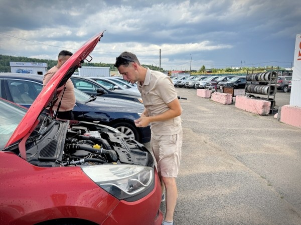 Изучаем с подборщиком, что можно купить за $12 000 «без пробега по РБ» Изучаем с подборщиком, что можно купить за $12 000 «без пробега по РБ»
