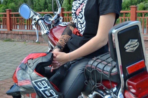 Девушка из Кобрина рассказала о своём Suzuki Intruder VS800 Девушка из Кобрина рассказала о своём Suzuki Intruder VS800