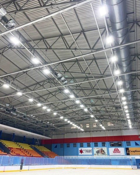 70 новых светодиодных прожекторов установлено на арене в Ледовом Бреста 70 новых светодиодных прожекторов установлено на арене в Ледовом Бреста