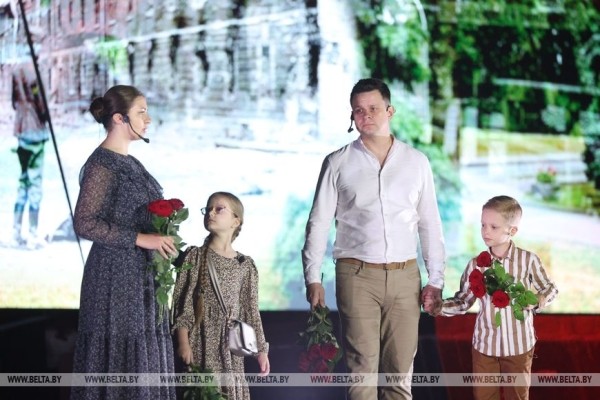 Около 20 тыс. человек стали участниками митинга-реквиема в Брестской крепости Около 20 тыс. человек стали участниками митинга-реквиема в Брестской крепости